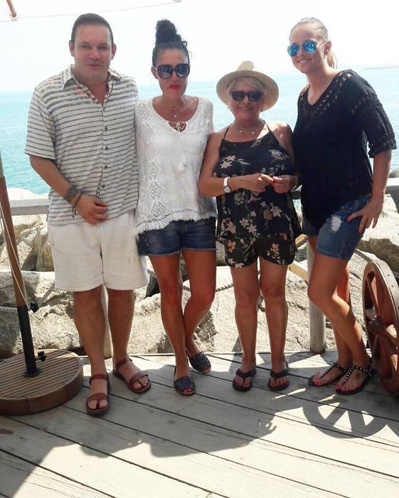 Mirabela Dauer, apariţie de senzaţie pe plajă! Artista a atras toate privirile când şi-a făcut apariţia aşa la 70 de ani
