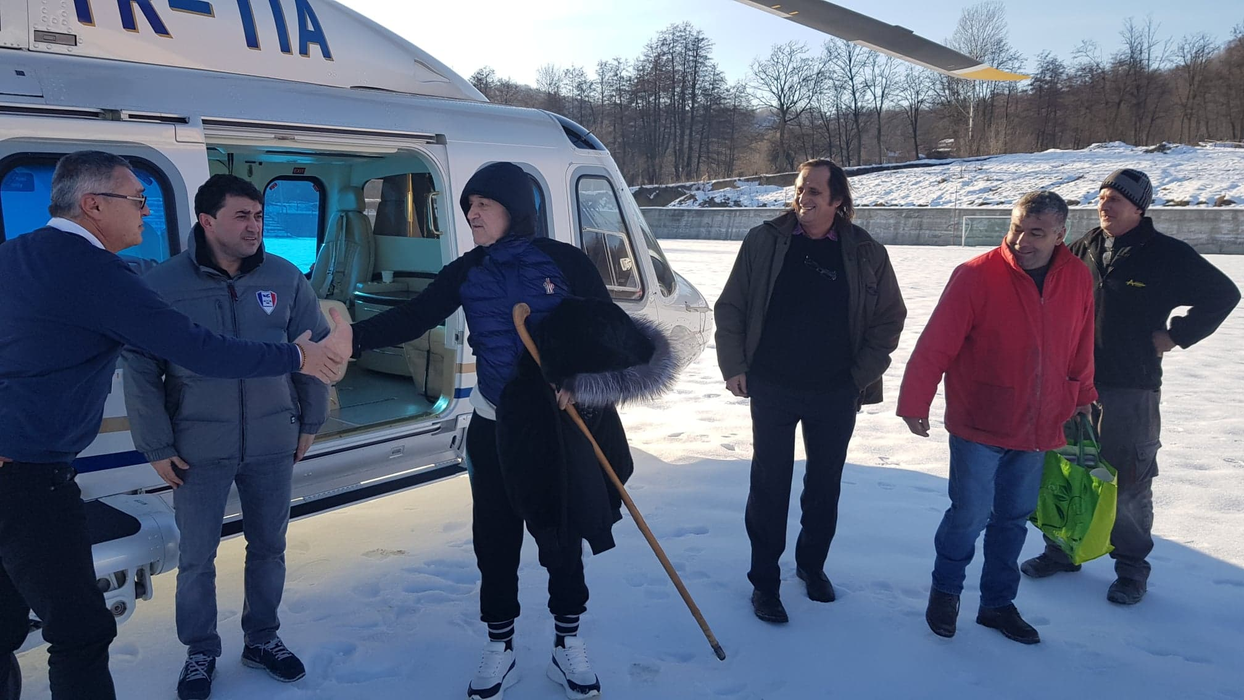 EXCLUSIV | Imagini fabuloase cu Gigi Becali în adidași prin zăpadă, la -10 grade