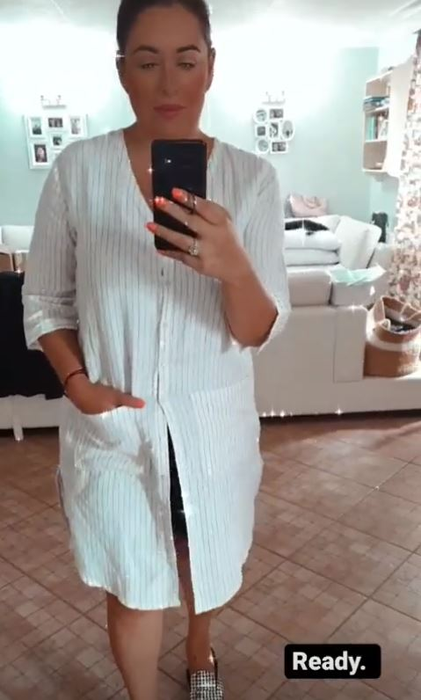 Oana Roman, jignită după ce a postat un selfie într-un capot sexy și fără sutien! Ce lecție i-a dat vedeta celei care a atacat-o dur