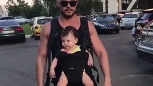 După ce i s-a atras atenţia că sistemul în care o poartă pe Sofia nu este în regulă, Victor Slav reacţionează: "Toată lumea poate să..."