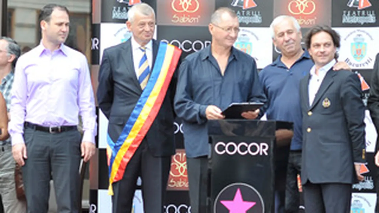 Stelele sunt pe pamant, Romania este in aer!.  Primarul Oprescu i-a acordat Placheta Orasului Bucuresti fenomenului artistic Horatiu Malaele