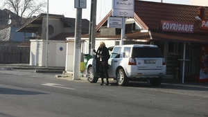 Iulia Vantur are placeri... vinovate! Blonda a poftit si a calcat stramb in drum spre studiourile din Buftea!
