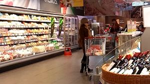 Oana Sarbu poate fi catalogata drept o aparitie... dubioasa la piata! Vezi aici cum se camufleaza artista!