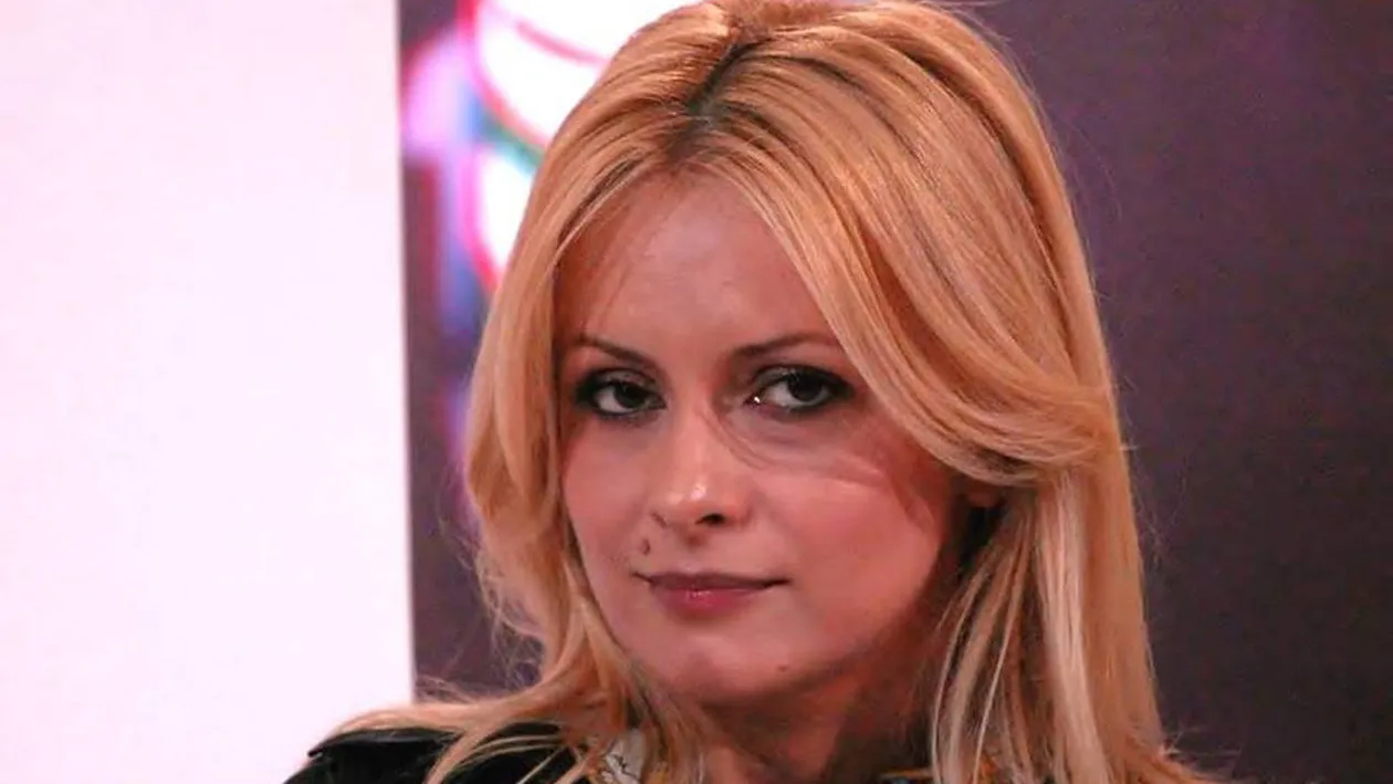 Gestul făcut de Simona Gherghe în timp ce Regele Mihai este condus pe ultimul drum! 