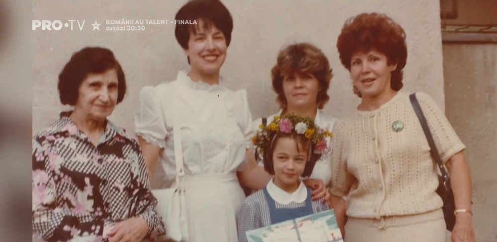 Cât de bine arată mama Andreei Raicu! Are 79 de ani, dar arată de cel mult 50!