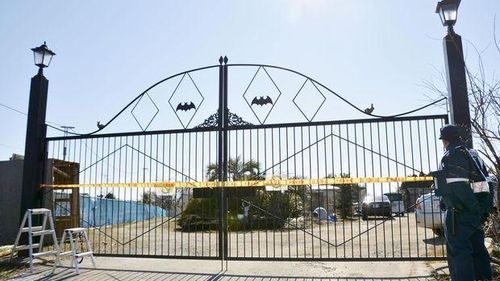 Un leu şi-a atacat îngrijitorii de la o grădină zoo, iar momentul a fost cât se poate de şocant: Se zbat între viaţă şi moarte după ce au fost muşcaţi de cap 