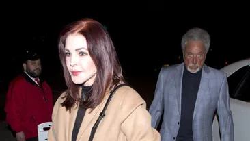 PRISCILLA PRESLEY şi TOM JONES au declanşat o adevărată nebunie la Hollywood, după ce s-a aflat că au o aventură!