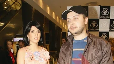 Fiica lui Ogica poarta peruca!