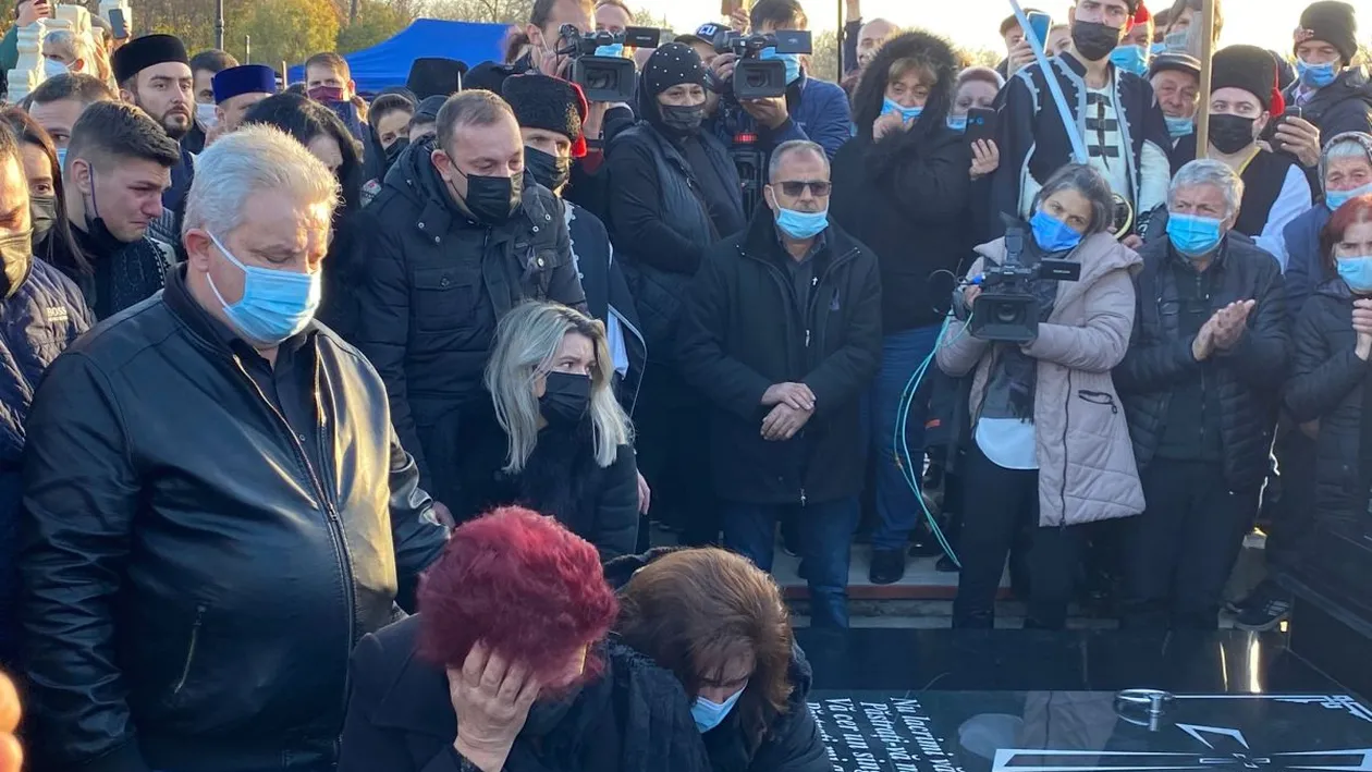 Sora lui Petrică Mâţu Stoian a cedat la înmormântare. Ce a făcut când sicriul a fost coborât în groapă