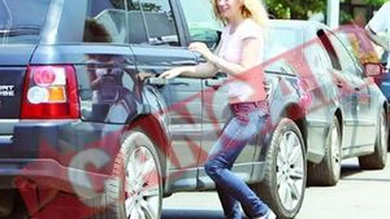 Noua regina a strazilor este amica Elenei Basescu