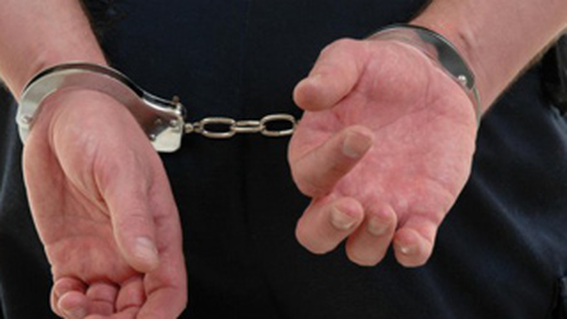 Un barbat de 30 de ani a fost condamnat la 6 ani de puscarie dupa ce a violat o fata!