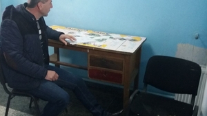 Şoferul unei primării din Dolj, umilit de primar. I-a făcut birou pe hol şi l-a trimis să conducă o rablă care stă pe butuci. Care e motivul răzbunării