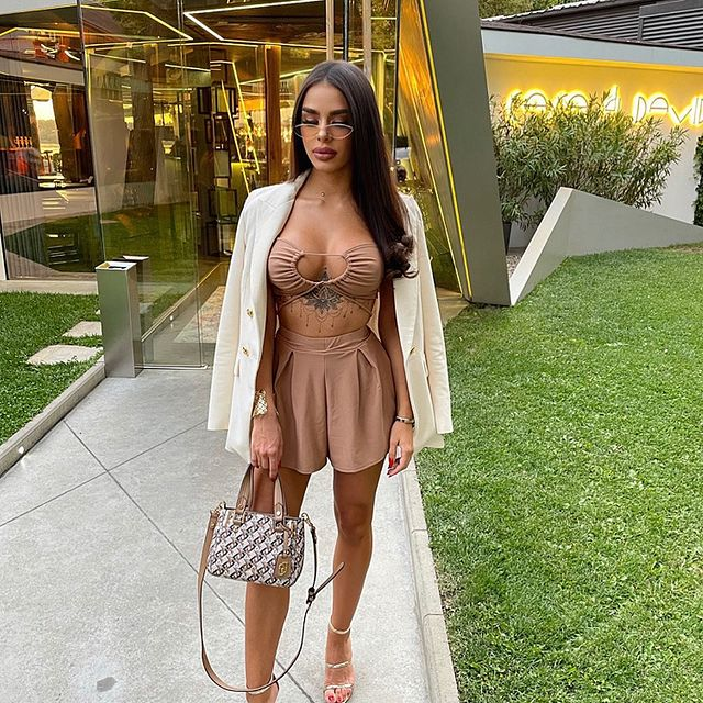 Claudia pozează în ipostaze super-sexy/Sursă foto: Instagram.com