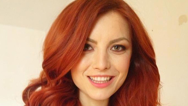 Secrete de familie! Află cum reuşeşte Elena Gheorghe să îndeplinească rolurile de mamă, artistă şi soţie! Chiar nu te aşteptai