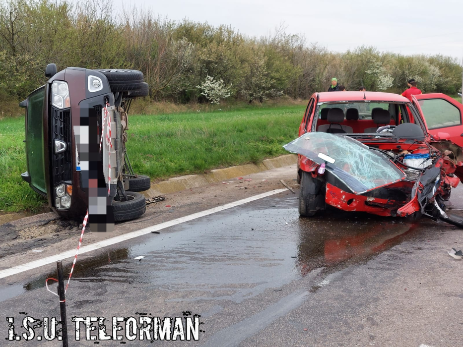 Accident înfiorător pe un drum din Teleorman! 7 oameni, printre care și o gravidă, și-au văzut moartea cu ochii. Cele trei autoturisme, transformate în gheme de fiare