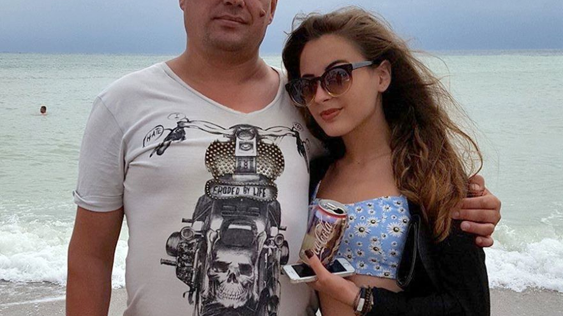 Dosar penal în cazul unui ieșean care i-a luat înapoi cu forța toate cadourile scumpe fostei iubite!