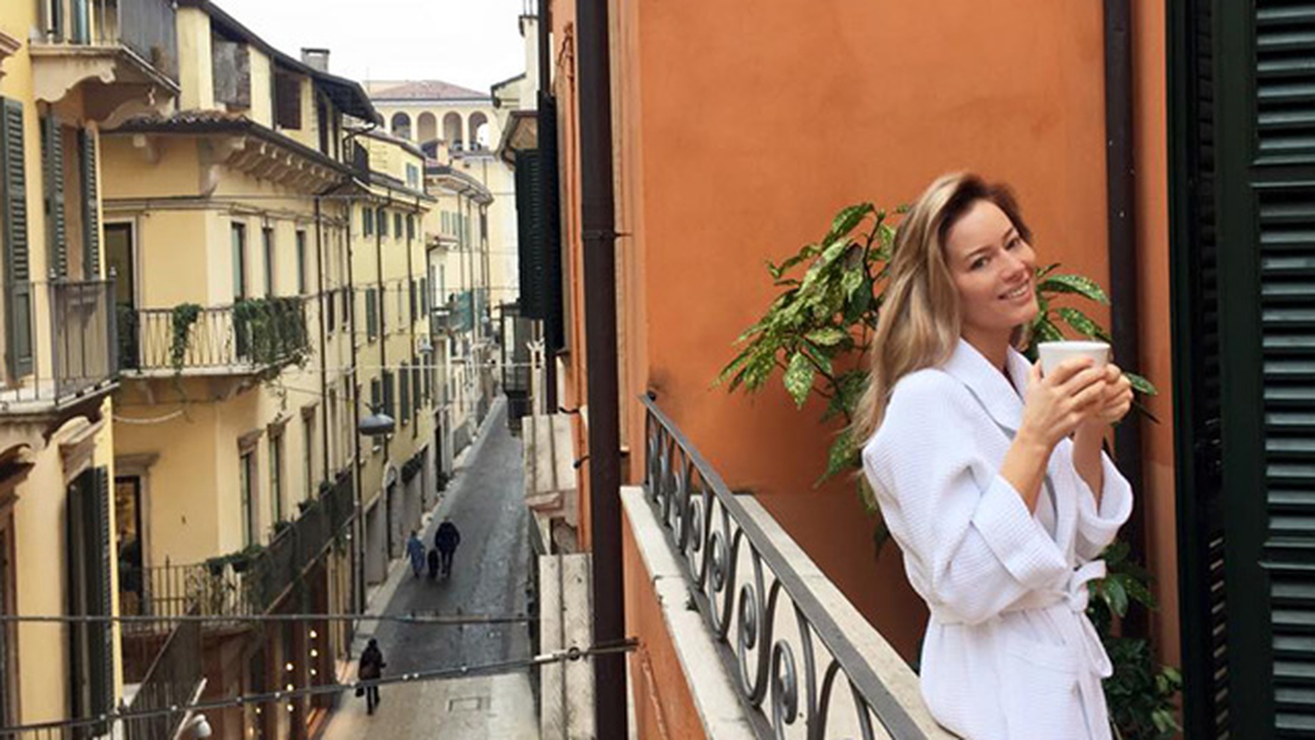 HOT HOT HOT! Laura Cosoi a incins spiritele in randul admiratorilor! Cum a fost surprinsa fosta iubita a lui Smiley!