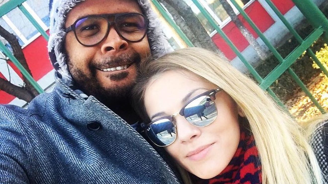 Probleme în Paradis? Cabral mimează bucuria cu gura până la urechi, Andreea e cu faţa ”căzută” toată: ”Al naiba dacă eu văd un gram de fericire pe chipul nevestei”