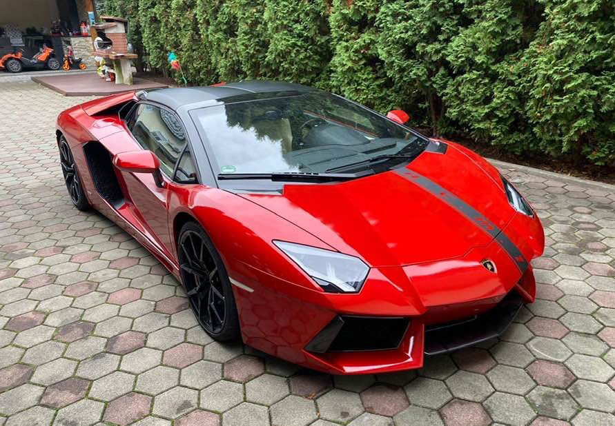 Lamborghini Aventador Roadster, o mașină pe placul celebrului manelist