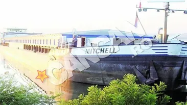 Accident naval pe Dunare, din cauza oboselii timonierului vasului Mitchell. A adormit la carma si a lovit malul