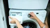 Cât DETERGENT trebuie pus în mașina de spălat. Greșeala care îți distruge hainele