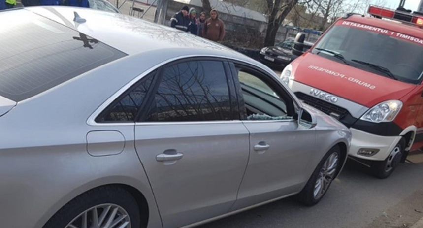 Cântărețul de manele Monică Lupșa a fost la un pas să provoace un accident după ce s-a urcat beat în mașină și a leșinat la volan în timp era la un semafor în Timișoara. Sursa foto: tion.ro