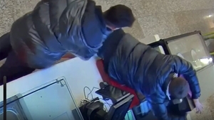 Cei mai "deștepți" hoți din Cluj. Ce au pățit acești doi tineri, după ce au încercat să fure din Iulius Mall
