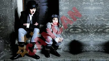 Andreea Marin si-a lasat mustata!