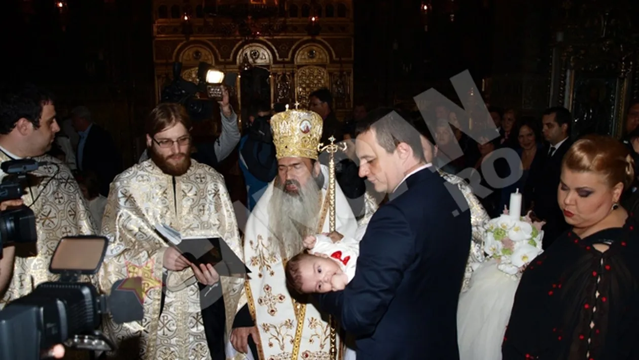 Familia Prigoana, asteptata cu covorul rosu la botezul fiului lor