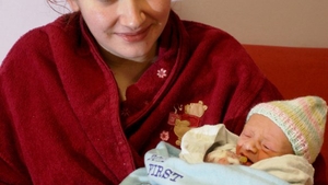 Miracol de Crăciun pentru o tânără mămică: a născut un bebe perfect sănătos, deşi nu ştia că e gravidă!
