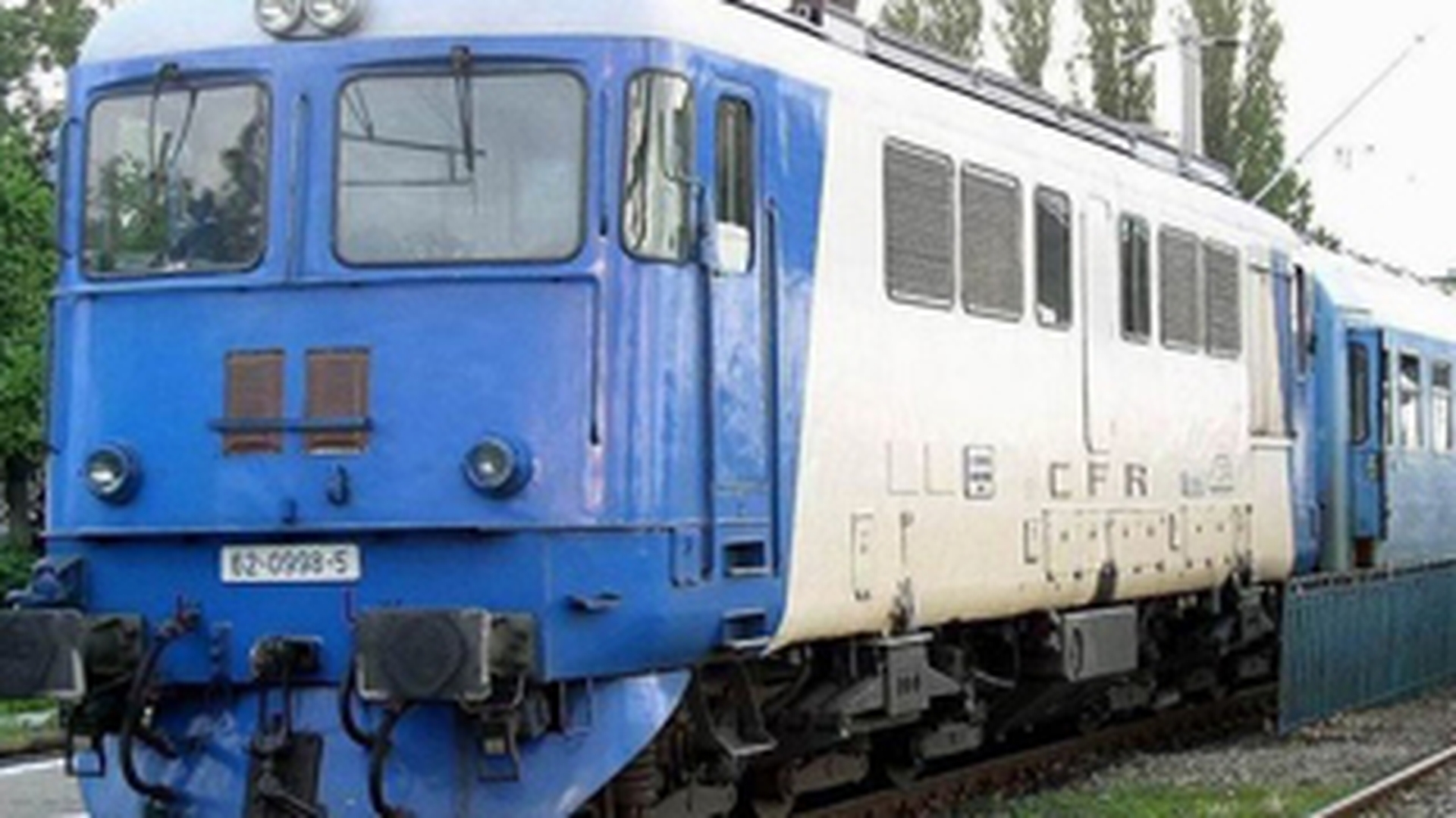 O femeie a fost lovita de tren! Mergea pe calea ferata incarcata cu alimente pentru masa de sarbatori!