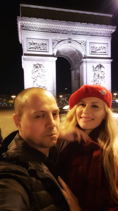 Cum a vrut Dan Badea să o ceară în căsătorie, de fapt, pe soția sa. Mădălina a fost în al nouălea cer. „A făcut-o ca la carte”
