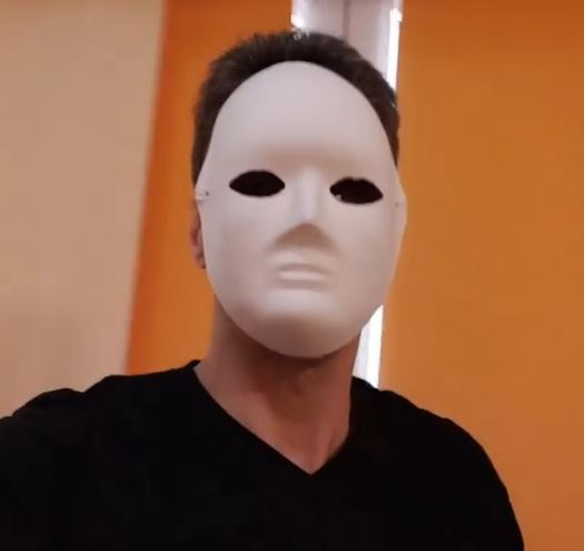 Mircea Badea, de nerecunoscut! Cum s-a filmat prezentatorul TV cu doar câteva ore înainte de un eveniment important. “Mă păzesc de carcalac și…”