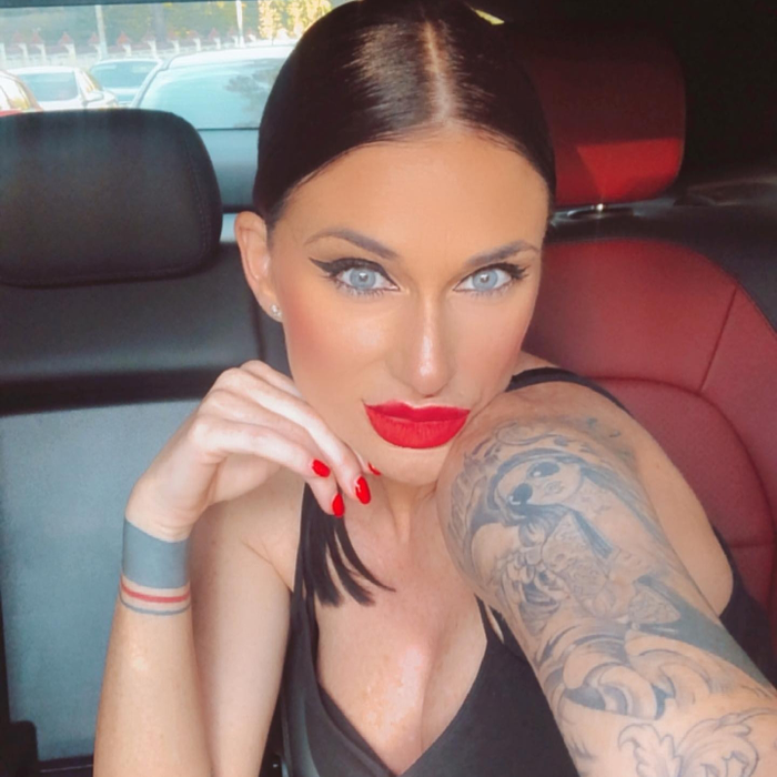 Ramona, o cunoscută animatoare într-un club din București