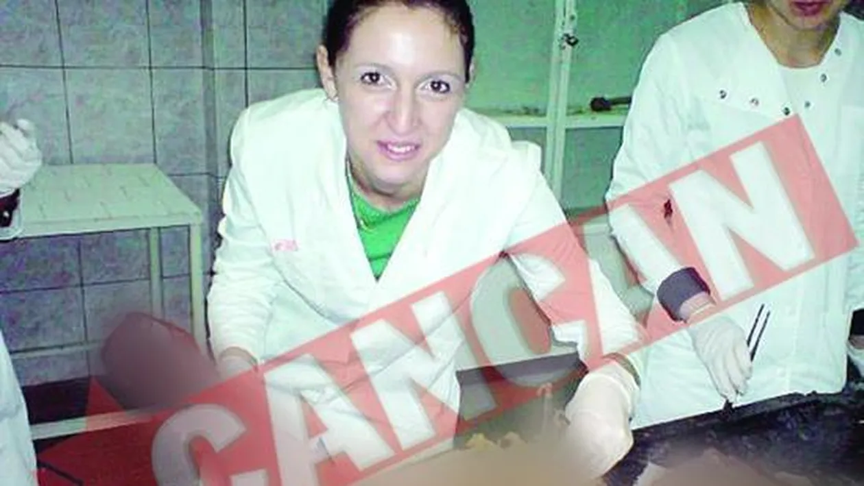 Profesoara si-a lasat studentele sa se fotografieze