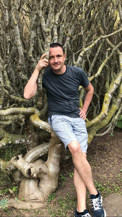 Milionarul călătoreşte mult