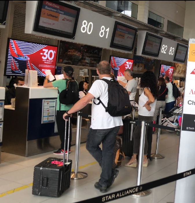 Vedeta a călătorit la business class