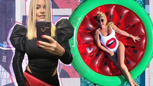 Vica Blochina încheie anul în mare stil! Blondina pleacă pentru o lună în vacanță! „Casa pe care am închiriat-o costă 12.000 de euro pe zi!”