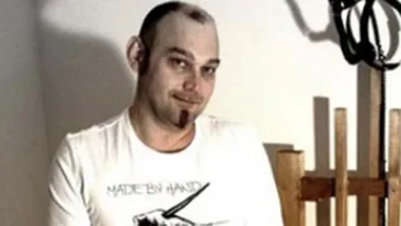 Ruleta ruseasca! Un artist s-a legat de scaunul electric si le cere oamenilor sa decida asupra mortii sale