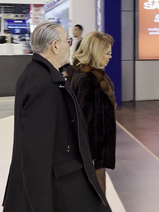 Serghei Mizil și soția se plimbă prin mall super eleganți
