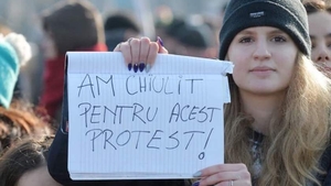 A murit Smaranda, tânăra protestatară din Piața Victoriei al cărei mesaj s-a viralizat