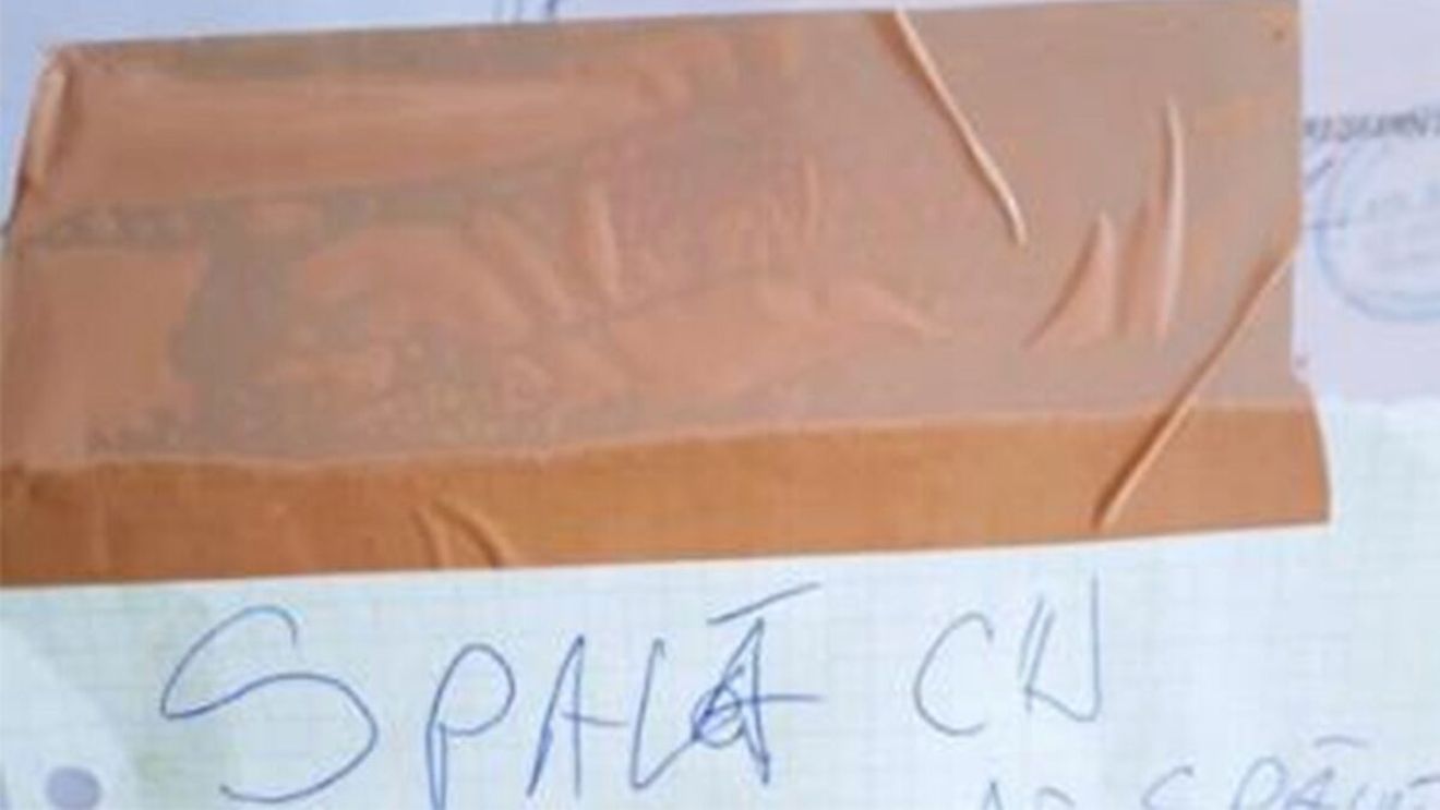 Mesaj devenit viral, postat de un clujean exasperat de vecinul lui, care făcea curățenie de Paște: "Spală cu..."