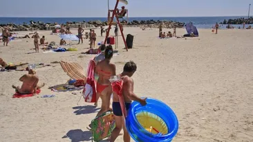 Turiştii de la Eforie Nord, fără grai! Cum a stat un bărbat la plajă e ceva... fără cuvinte. A făcut turul Europei această imagine