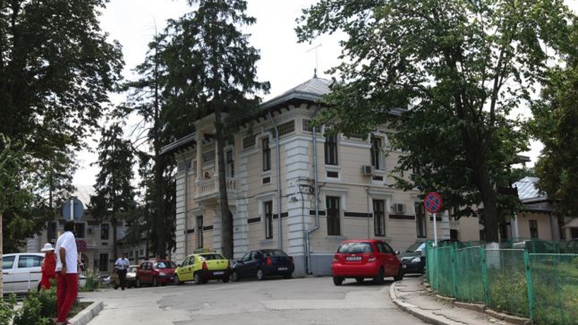 Un bărbat de 74 de ani, din Iaşi, căutat de polițiști, după ce a plecat de la Institutul de Psihiatrie