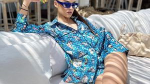 Theo Rose, pusă pe distracție după ce s-a vindecat de COVID. “Mă cinstesc. Închin pentru buna mea purtare”