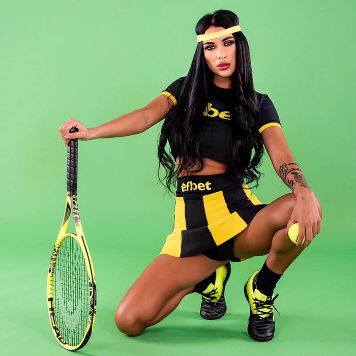 Daniela Crudu s-a filmat în poziții interzise cardiacilor: “Ești sexy rău / Nenorocești lumea cu jocurile astea” | FOTO