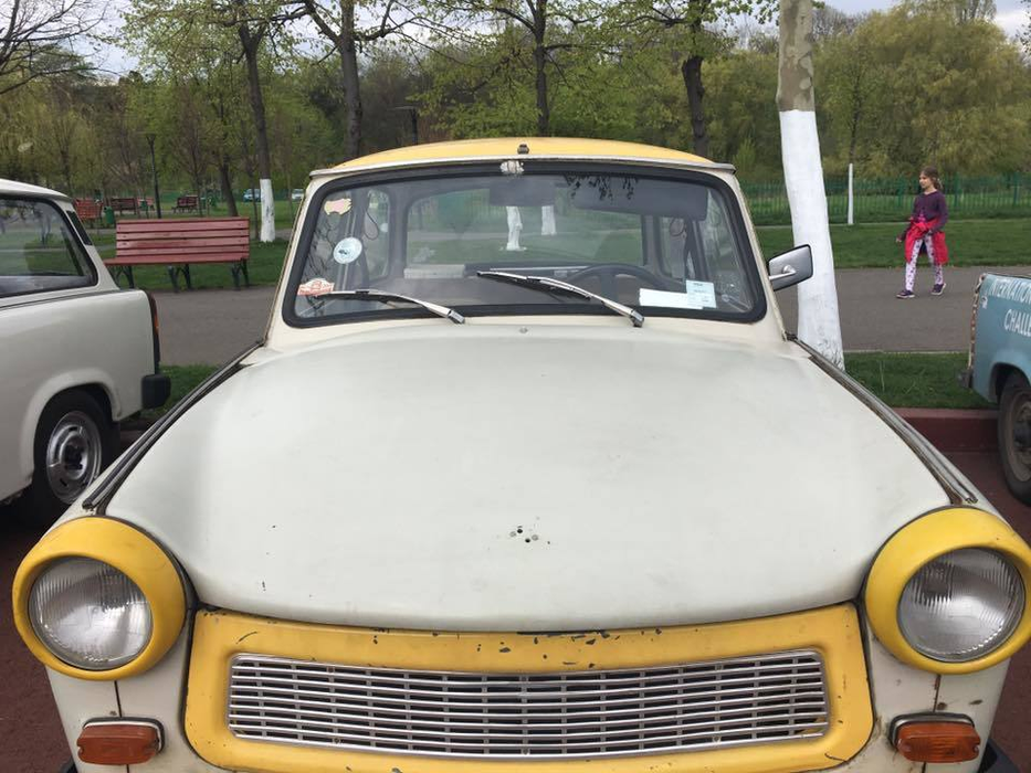 Expoziţie de maşini TRABANT, în Parcul Lumea Copiilor din Capitală! Cum arată automobilele de la paradă
