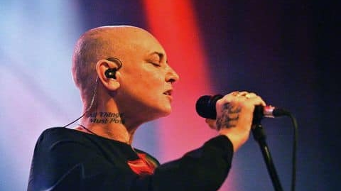 Imagini emoționante de la înmormântarea legendarei Sinead O’Connor. Sute de mii de oameni au însoțit-o pe ultimul drum