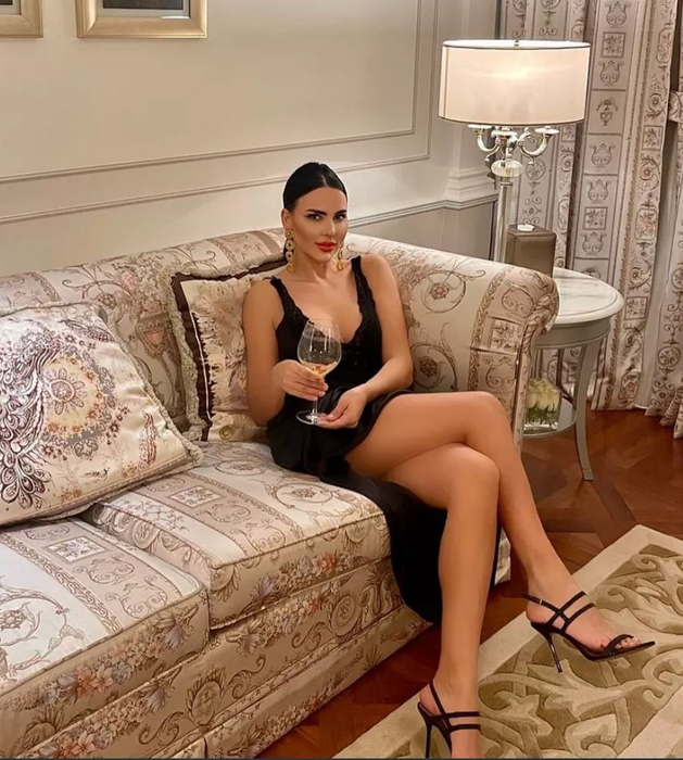 Cum arată casa în care locuiesc Ștefan Bănică Jr. și Lavinia Pârva. Vila din București are o curte impresionantă cu piscină