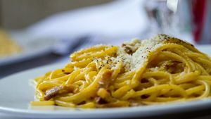 Paste carbonara. Top 4 rețete pentru un preparat culinar italienesc deosebit